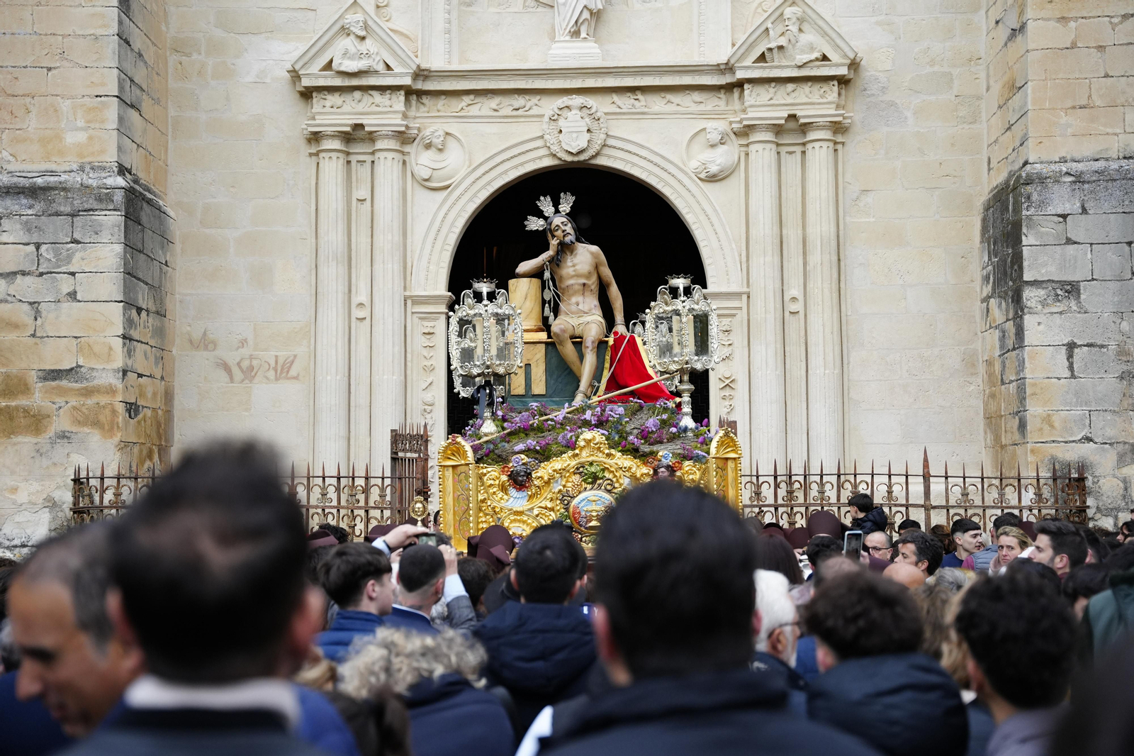 Martes Santo en Lucena: Las procesiones del Carmen, Servitas y Amor y Paz, en imágenes