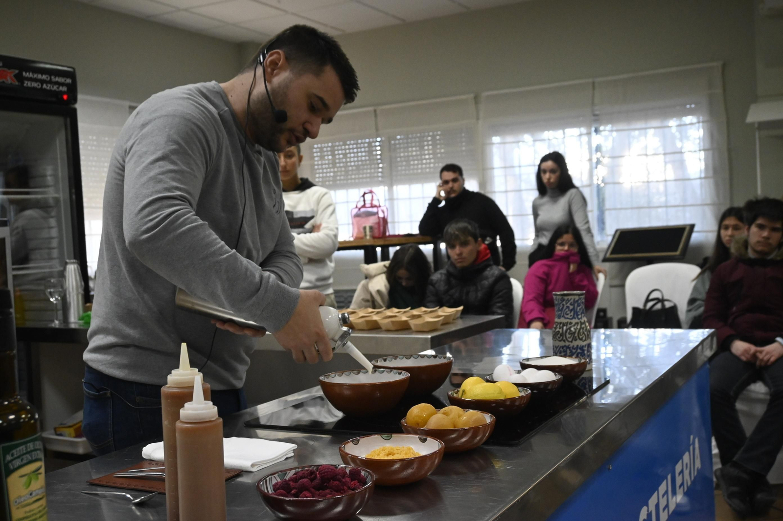 Jornada de cocineros en la Escuela de hostelería Virgen de Belén, en imágenes