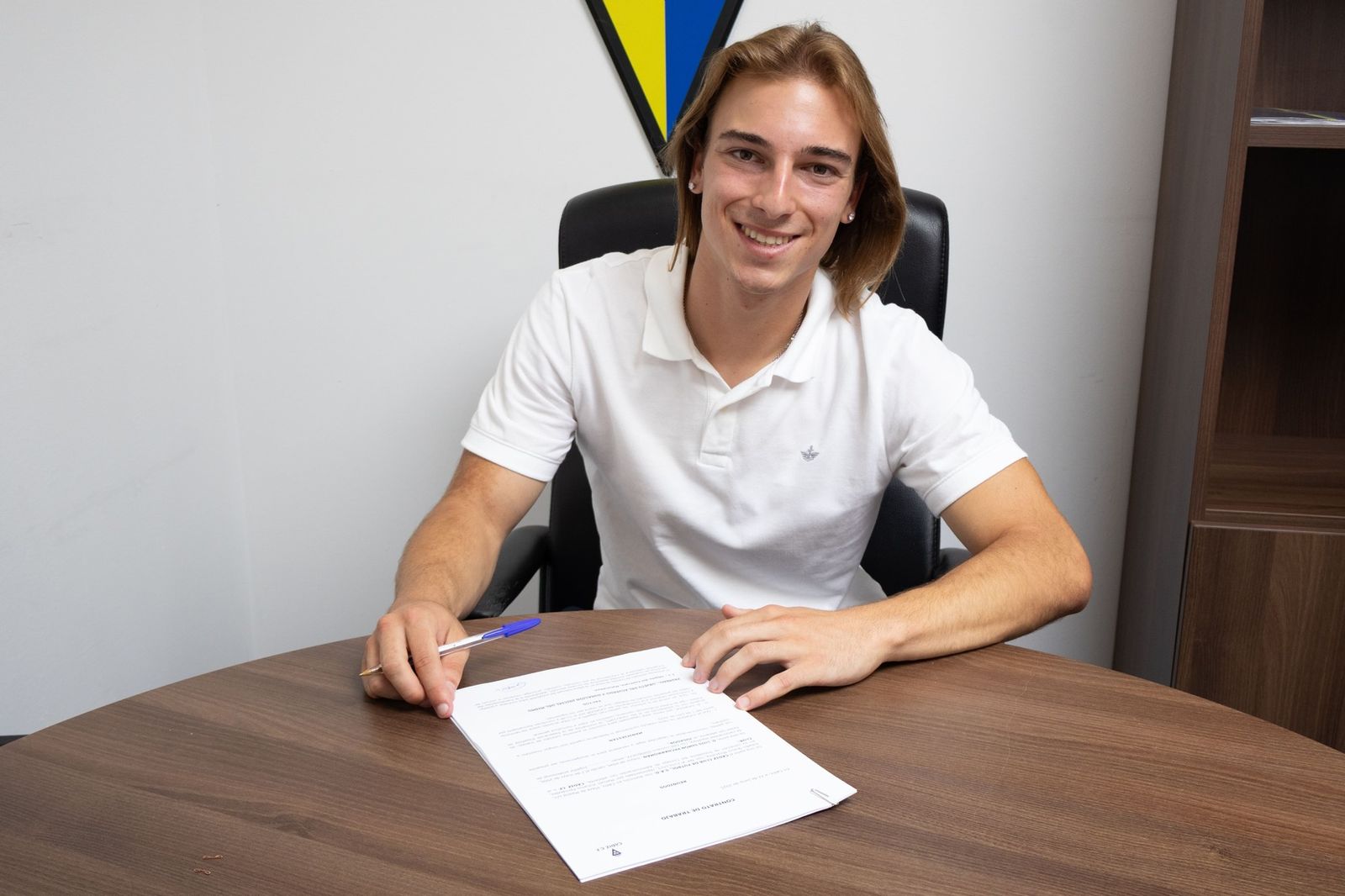 Imagen de Luis Simón el verano pasado cuando firmó por el Cádiz.