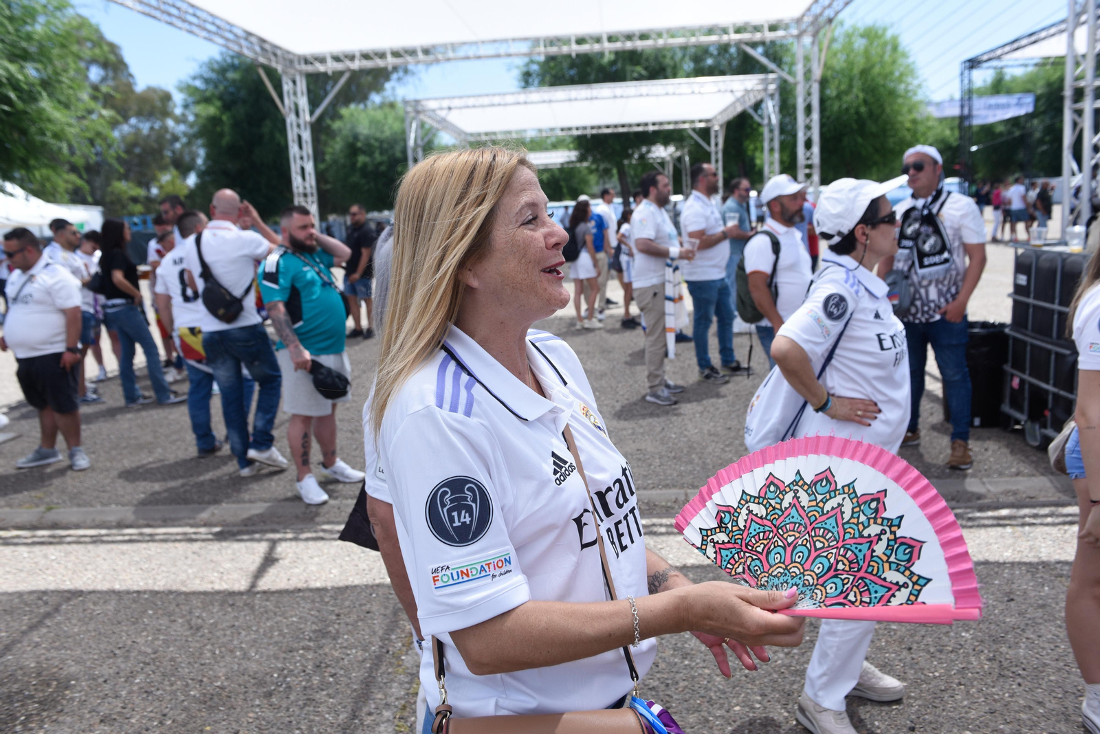 Búscate en la galería gráfica de las aficiones de Osasuna y Real Madrid en Sevilla