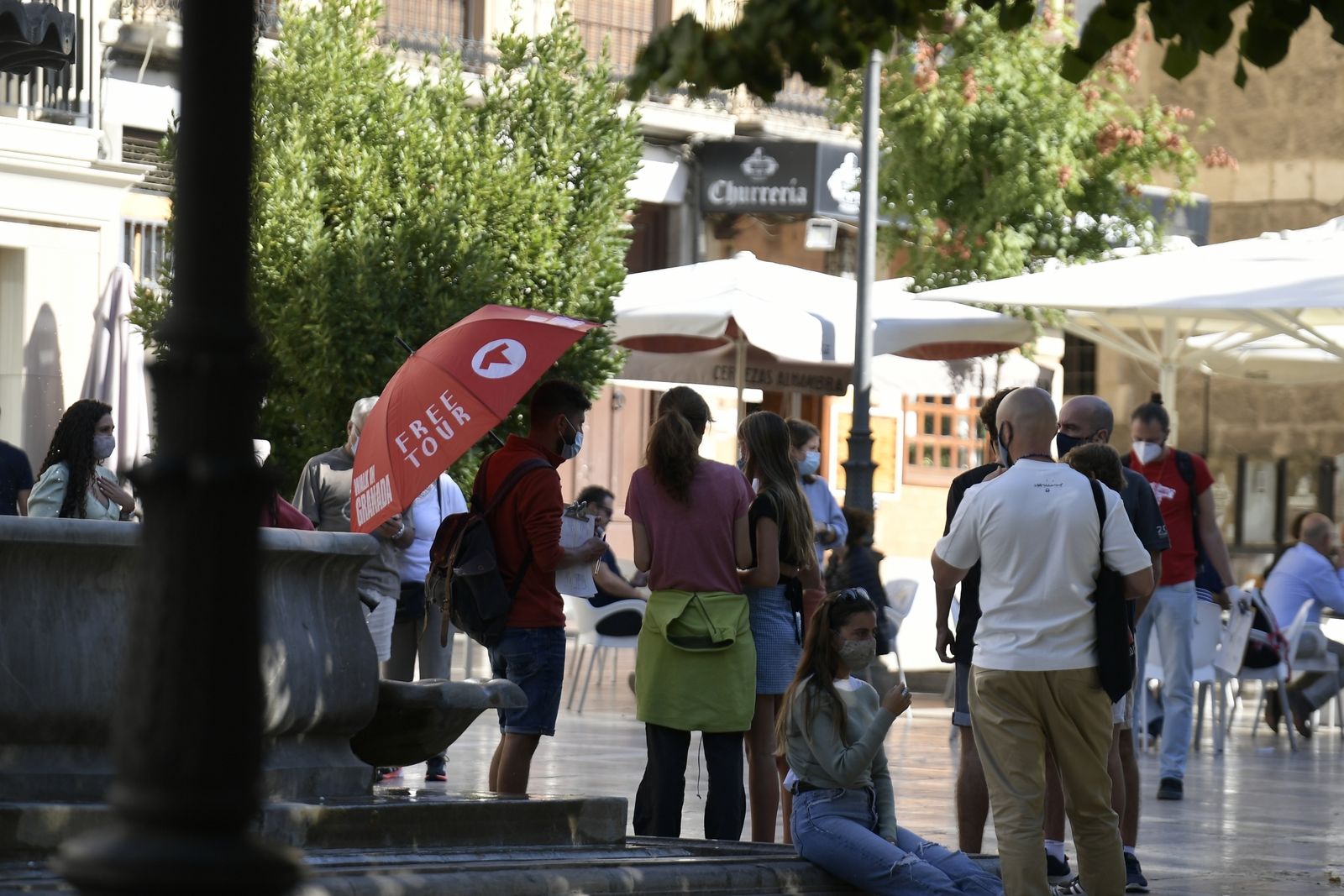 Fotos: Granada se llena de turistas en el puente del Pilar como antes del coronavirus