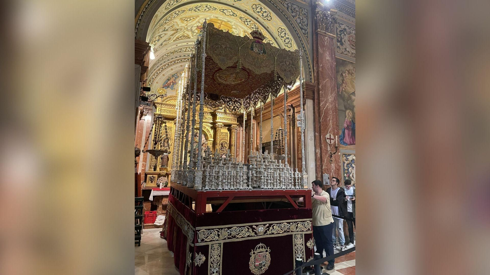 El palio de la Macarena ya está en su Basílica para la Magna