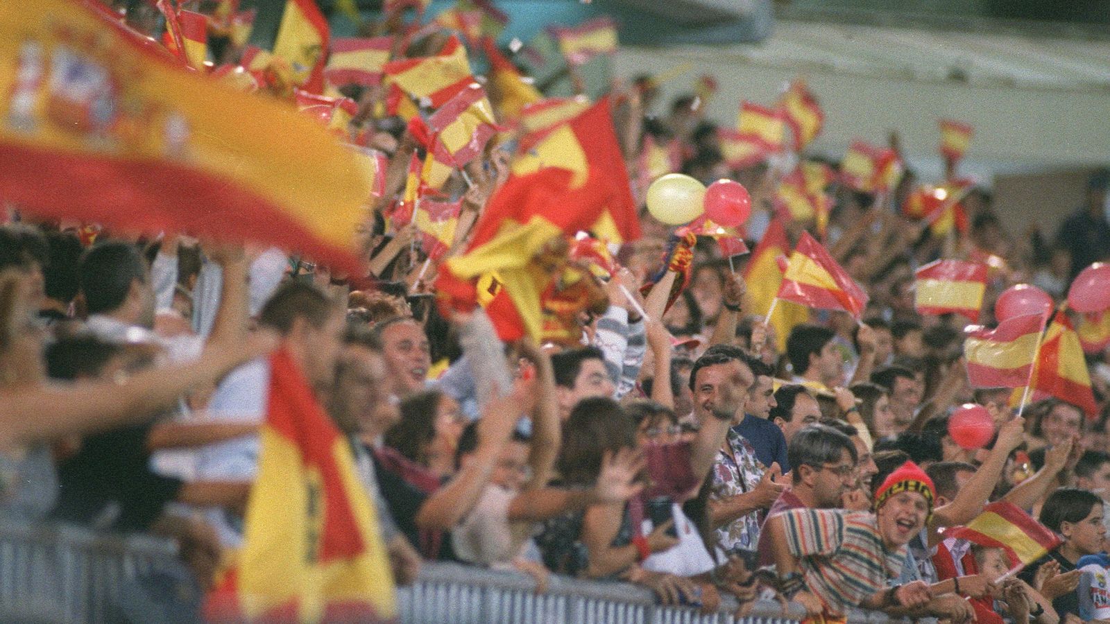 La selección española absoluta volvió a jugar en Granada tras abrirse el Nuevo Los Cármenes
