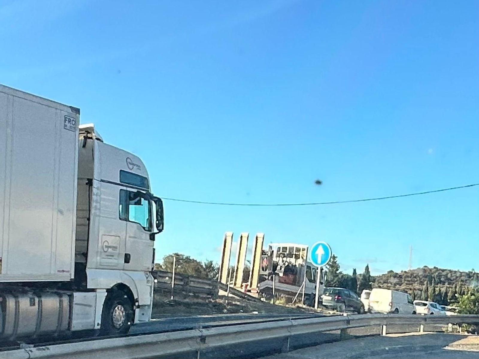 Una imagen de la retirada del camión.