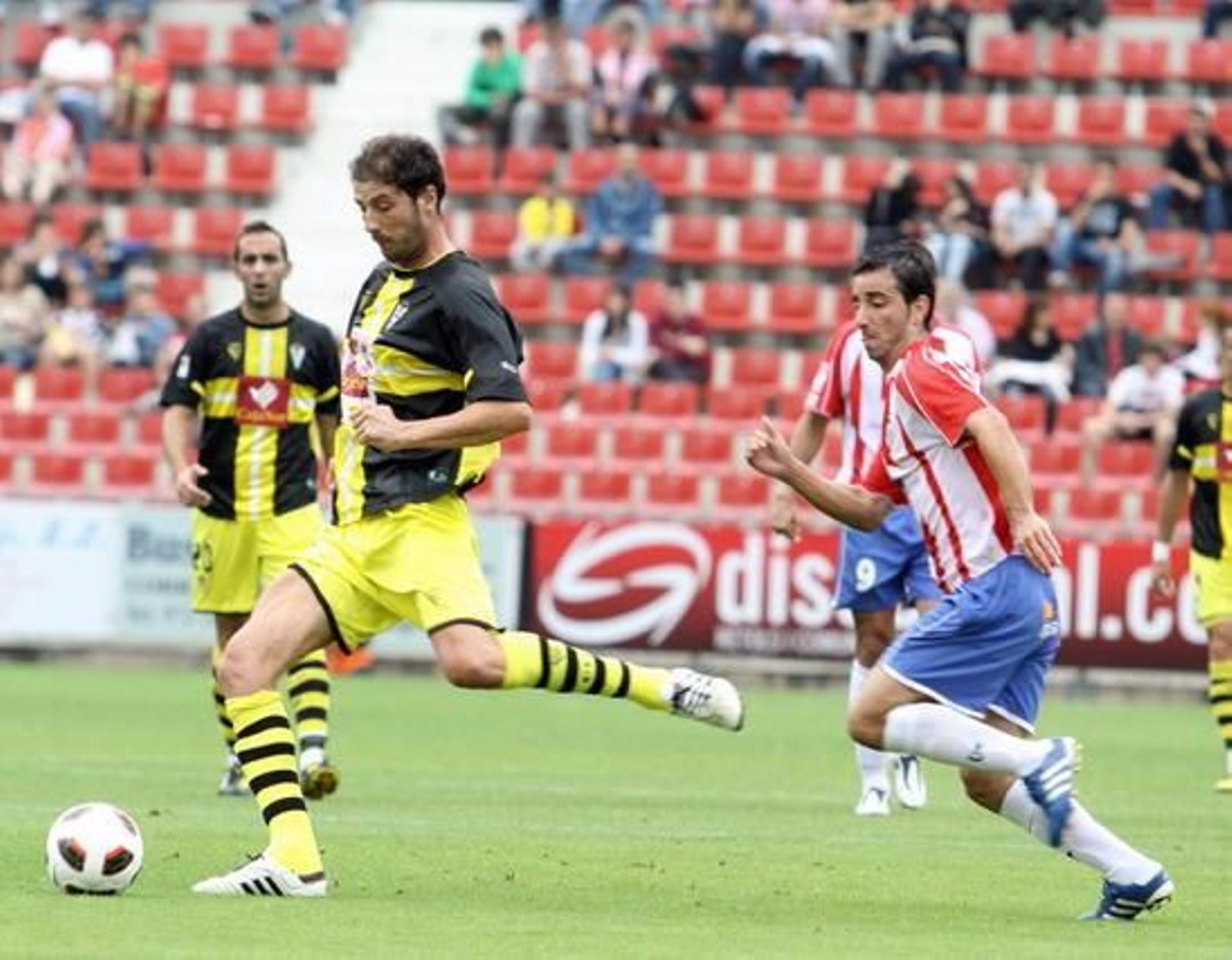 El Córdoba cierra la temporada con un derrota en Girona. / LOF