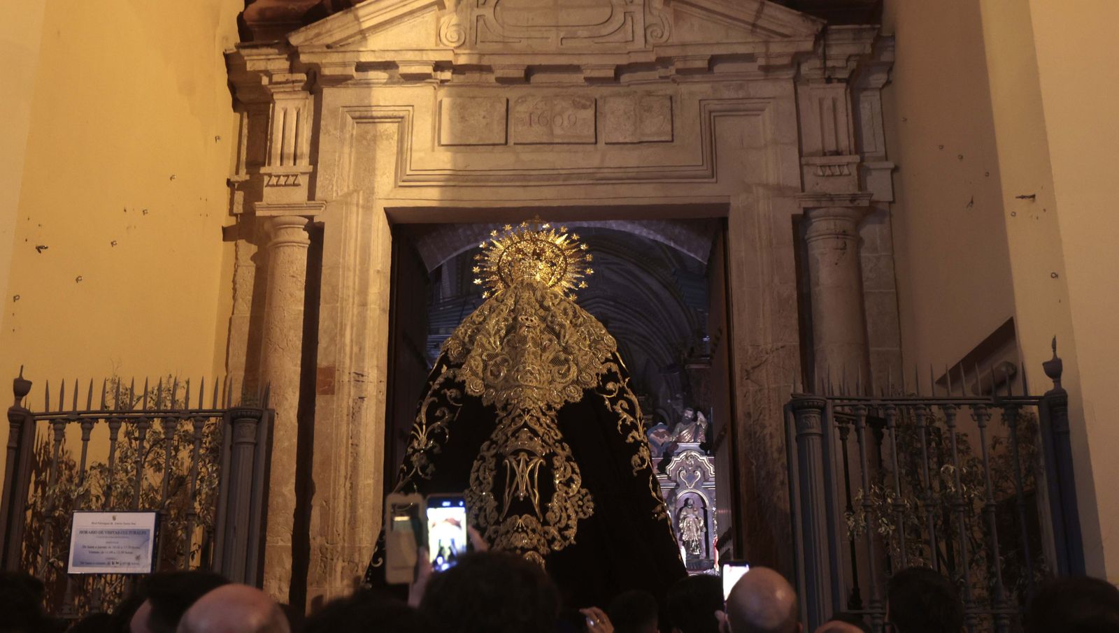 El traslado de la Esperanza de Triana a Santa Ana