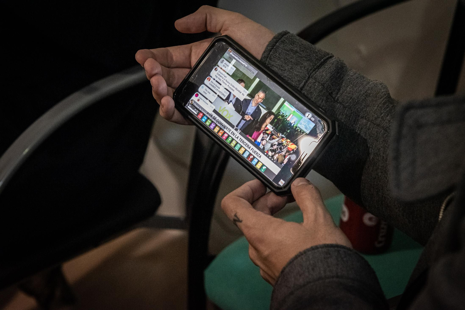 Imágenes de la jornada electoral en la sede de VOX en Huelva