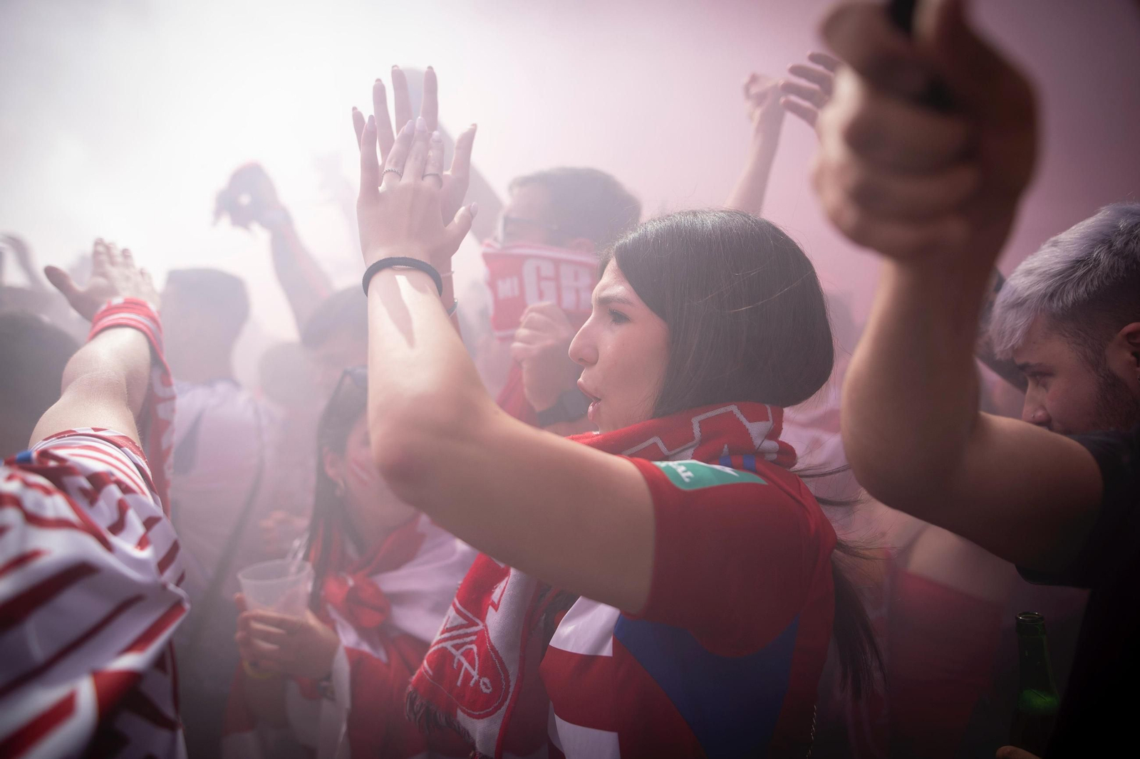 Encuéntrate en la grada de Los Cármenes en el partido del Granada CF-Elche