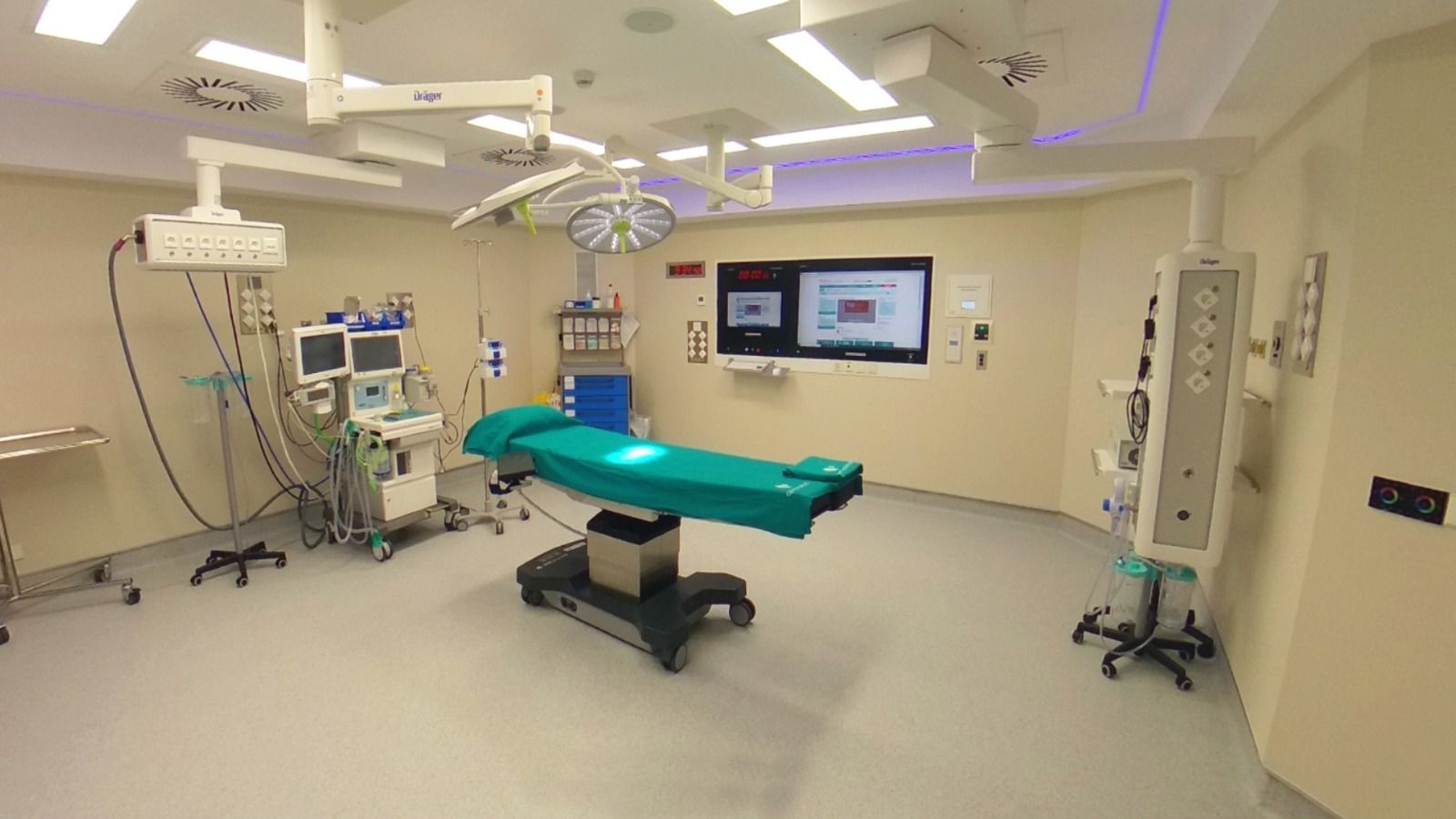 Uno de los tres nuevos quirófanos del Hospital Quirónsalud Sagrado Corazón