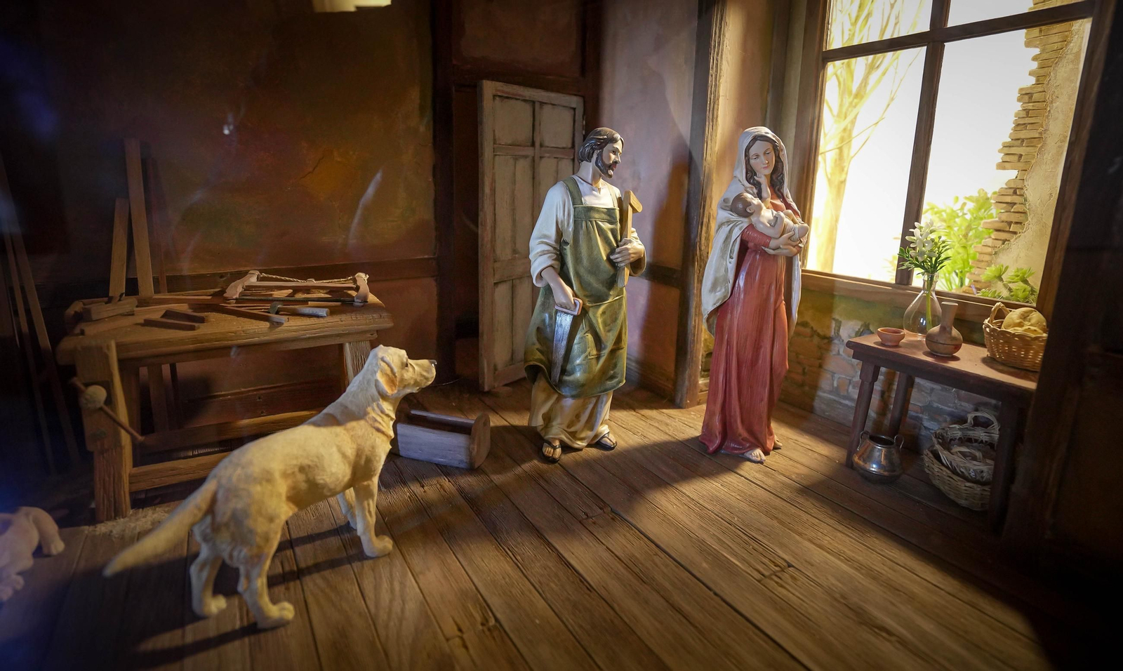 Imágenes de la exposición '50 Navidades montando el Belén' en Jerez