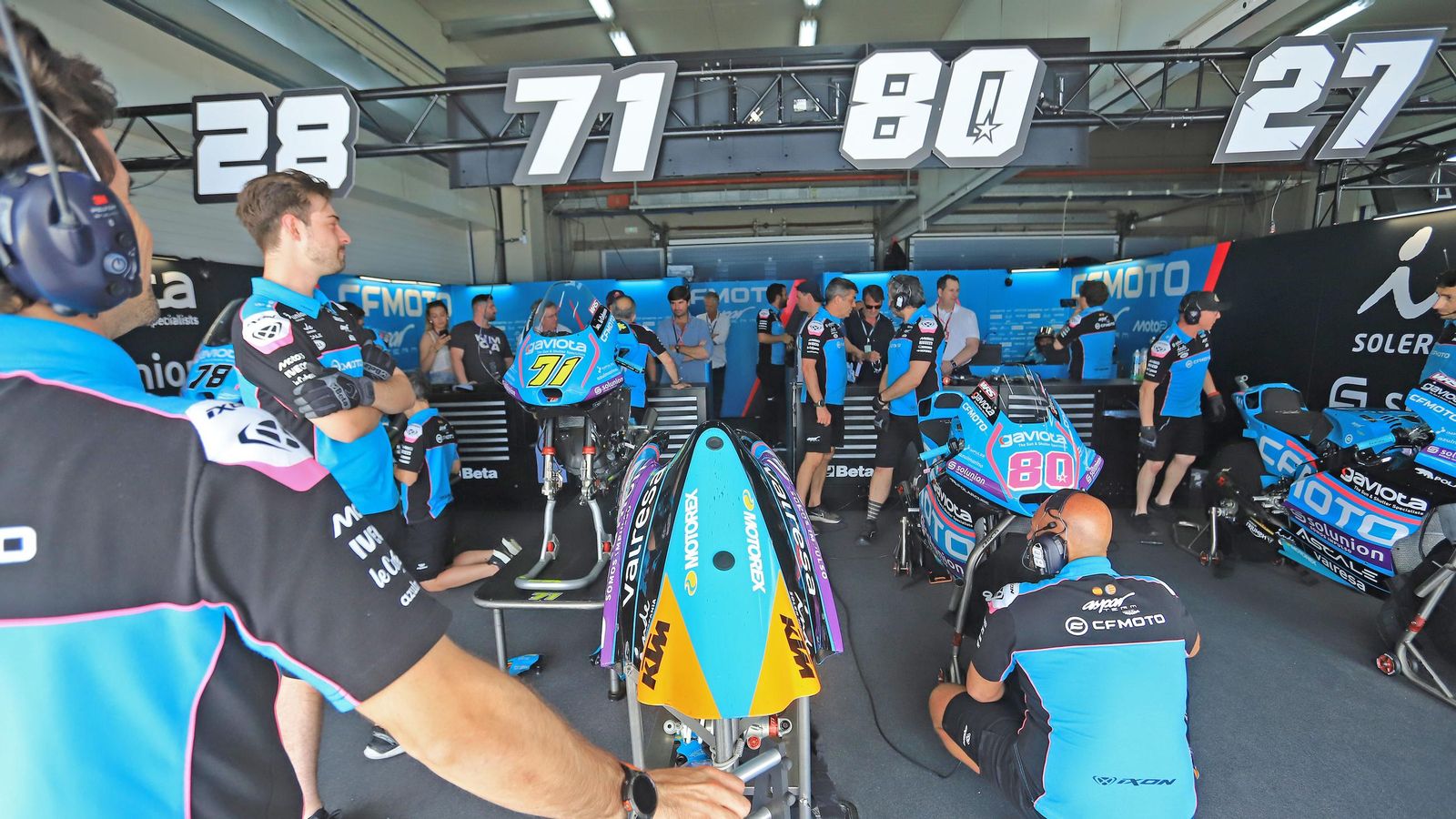 Imágenes de boxes en los entrenamientos del Viernes de Moto2 en Jerez