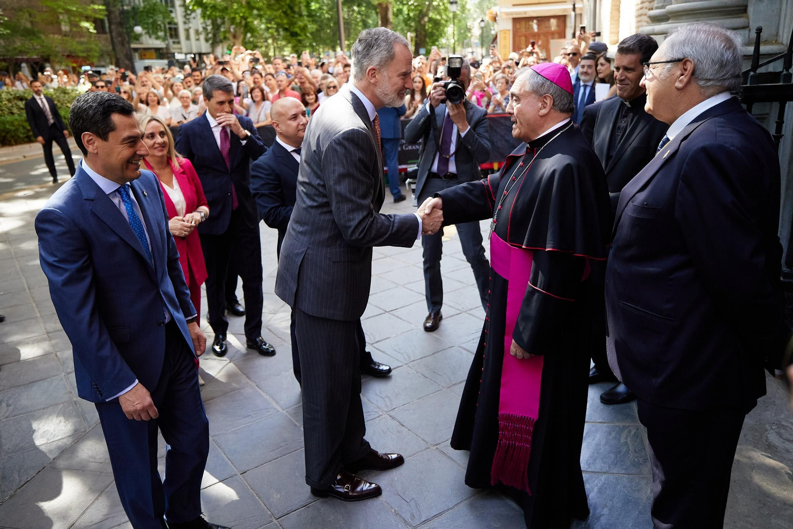 El Rey Felipe VI visita la Basílica de las Angustias, Mayo 2025 Las imágenes de la vista del Rey Felipe VI a la Basílica de la Virgen de las Angustias de Granada