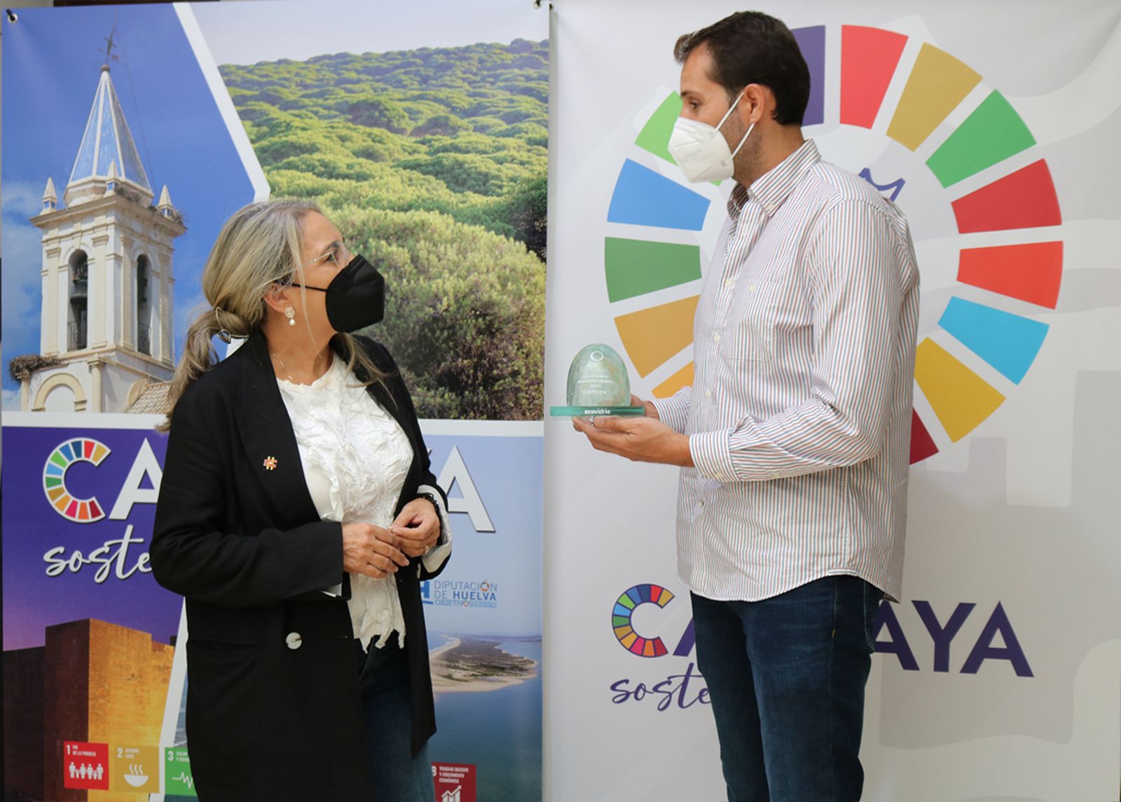 Entrega del Iglú verde de Ecovidrio al Ayuntamiento de Cartaya.