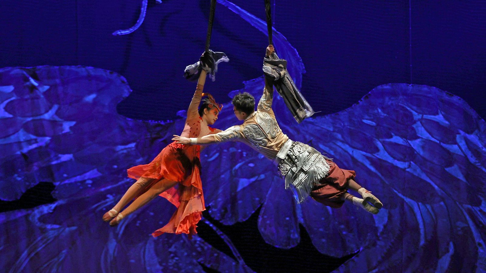 Imágenes del 'Gran Circo Acrobático de China' en el Teatro Villamarta