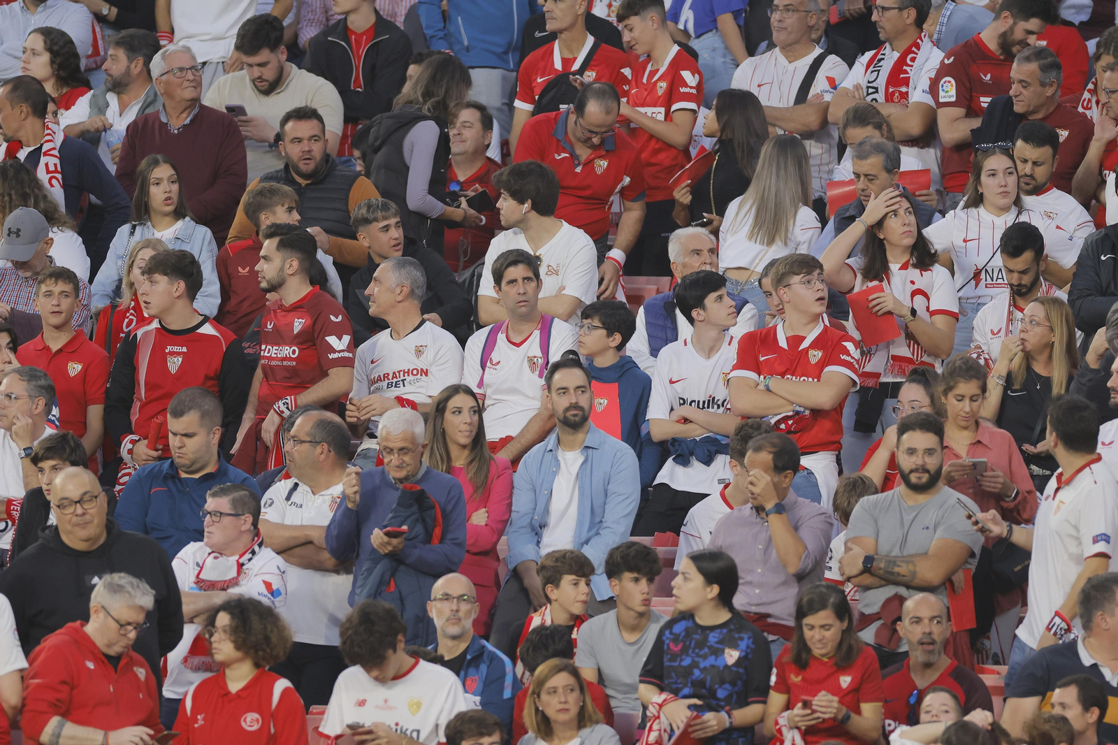 Búscate en las fotos del Sevilla-Betis
