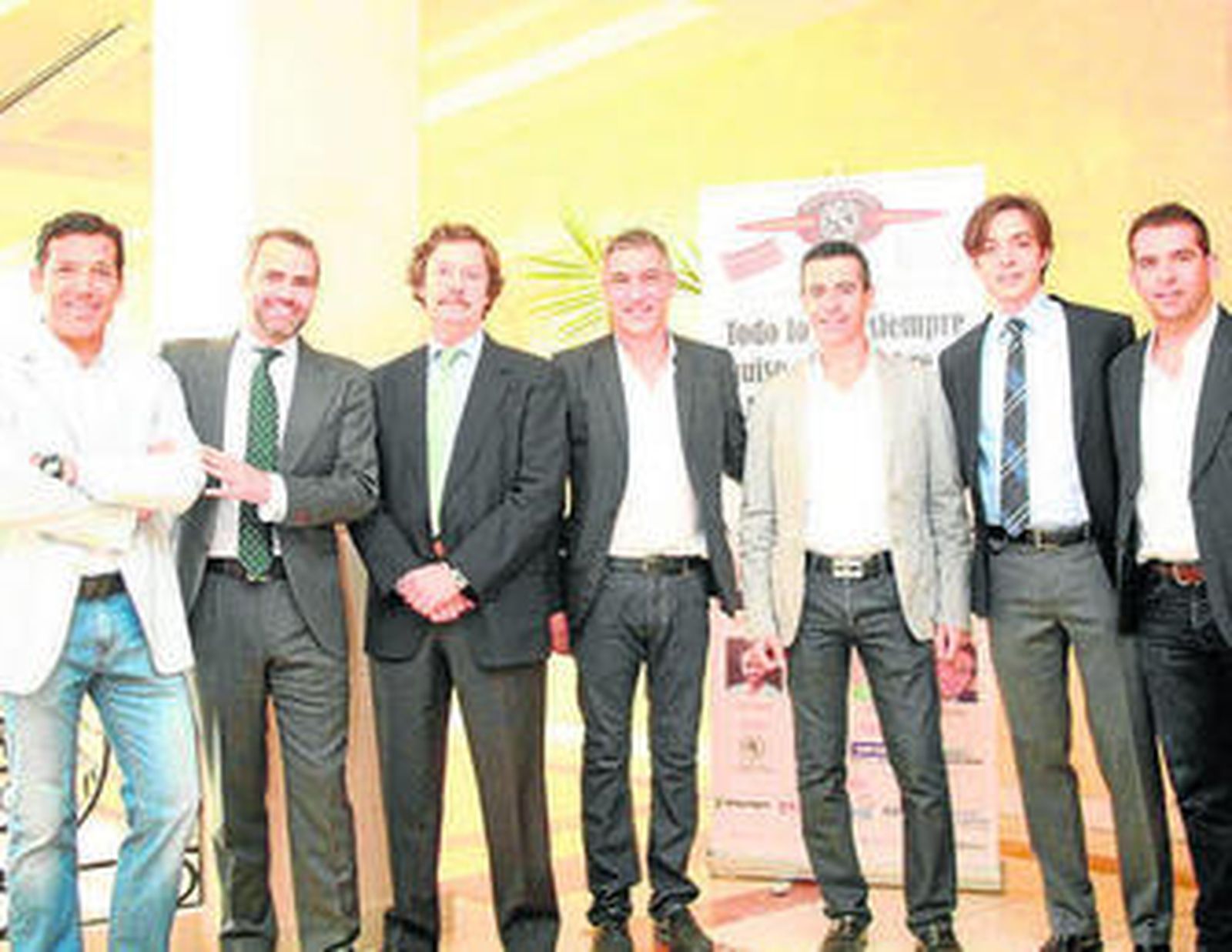 Comité organizador y los conferenciantes que intervinieron.