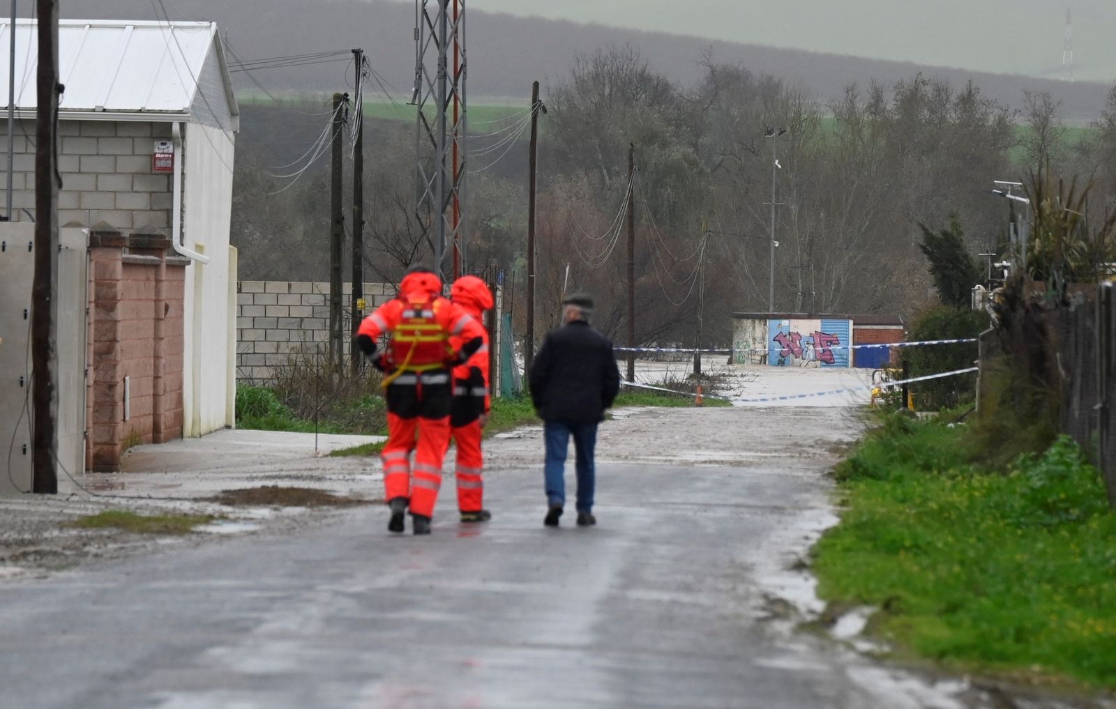 Tensión en los vecinos de Majaneque tras el desalojo por la crecida del Guadalquivir