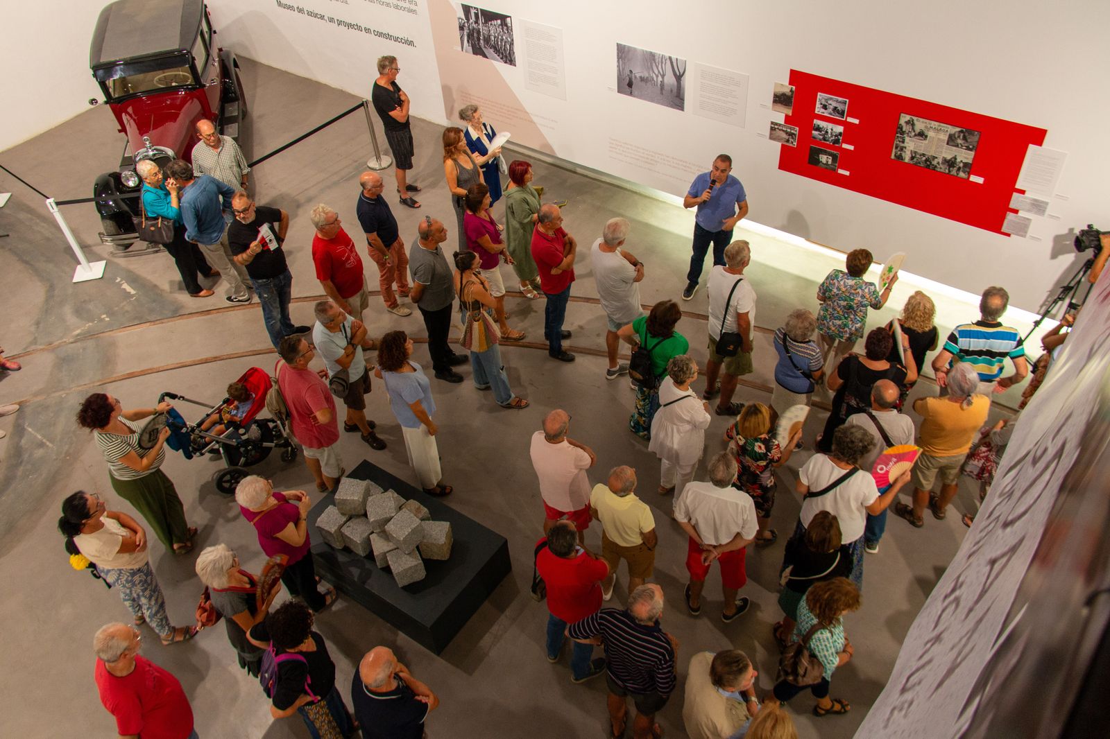 Así es la exposición que recupera la memoria de los granadinos del sur de la provincia