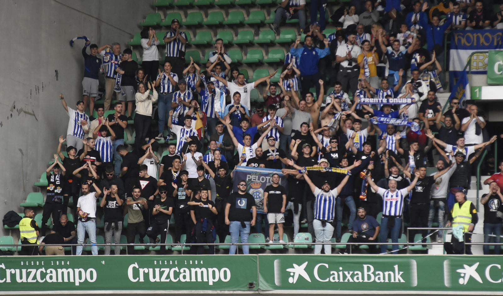 Córdoba CF - Recreativo: Las mejores fotos del ambiente en El Arcángel