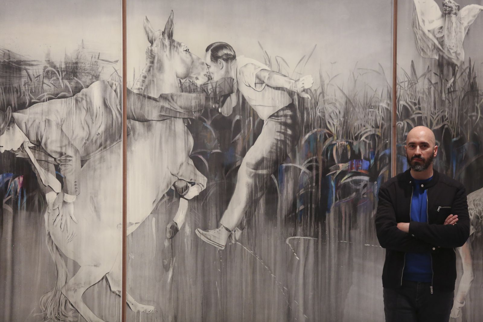 José Luis Puche junto a una de sus obras en el CAC.