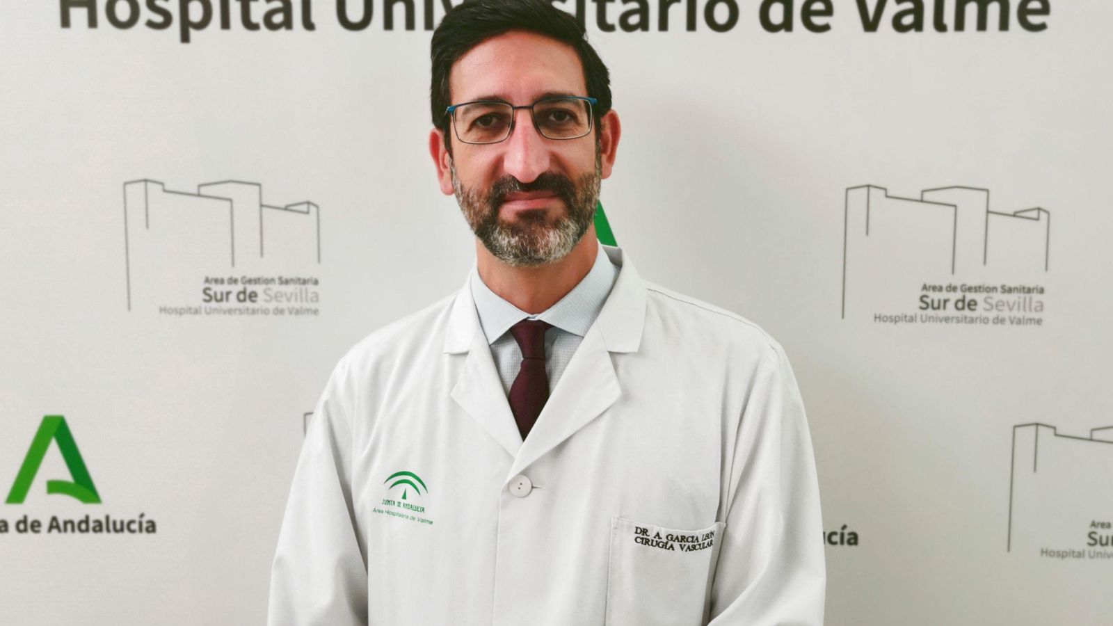 El jefe del servicio de Angiología y Cirugía Vascular del Hospital de Valme de Sevilla,  Andrés García León