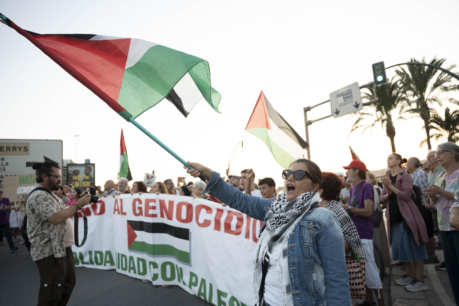 Manifestación convocada por la Plataforma Almería por Palestina