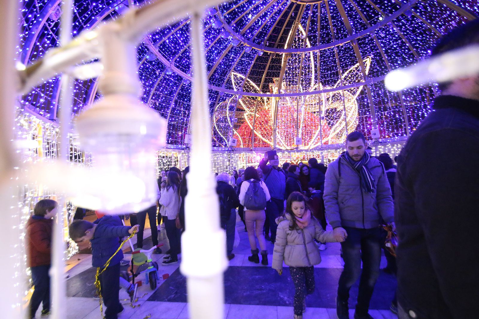 Las imágenes del encendido de las coronas de los Reyes Magos