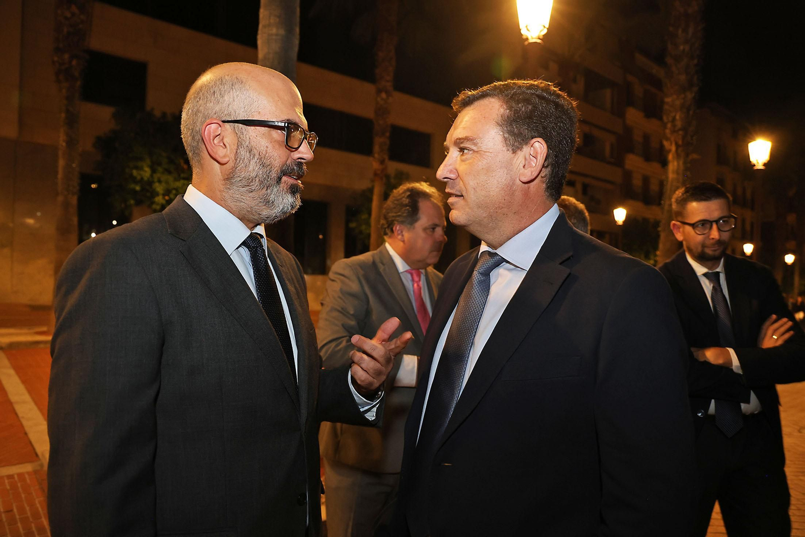 Imágenes de los invitados a la gala de los  37 premios Onubenses del Año