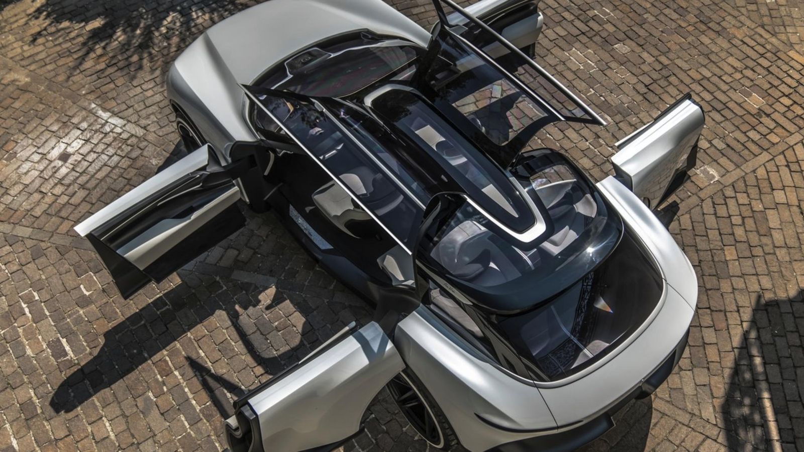 La apertura de las puertas combina tres fórmulas diferentes y se inspira en uno de los coche míticos de Pininfarina.