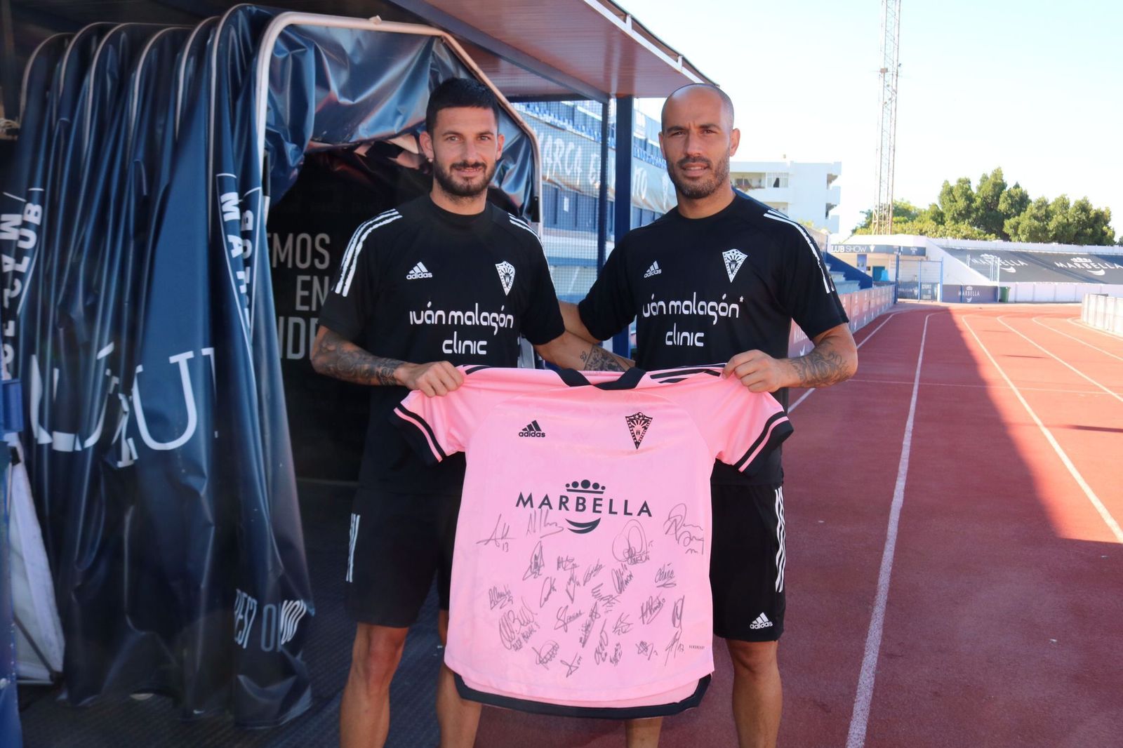 Sorteo solidario de varias camisetas firmadas por los equipos más importantes de Málaga