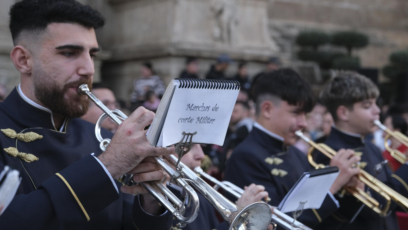 Estudiantes en la Semana Santa de Almería 2025