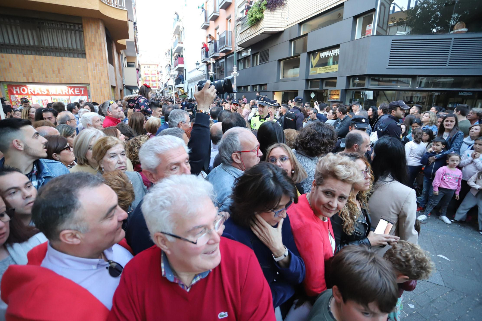 Ambiente  para recibir a la Legión en las calles de Huelva