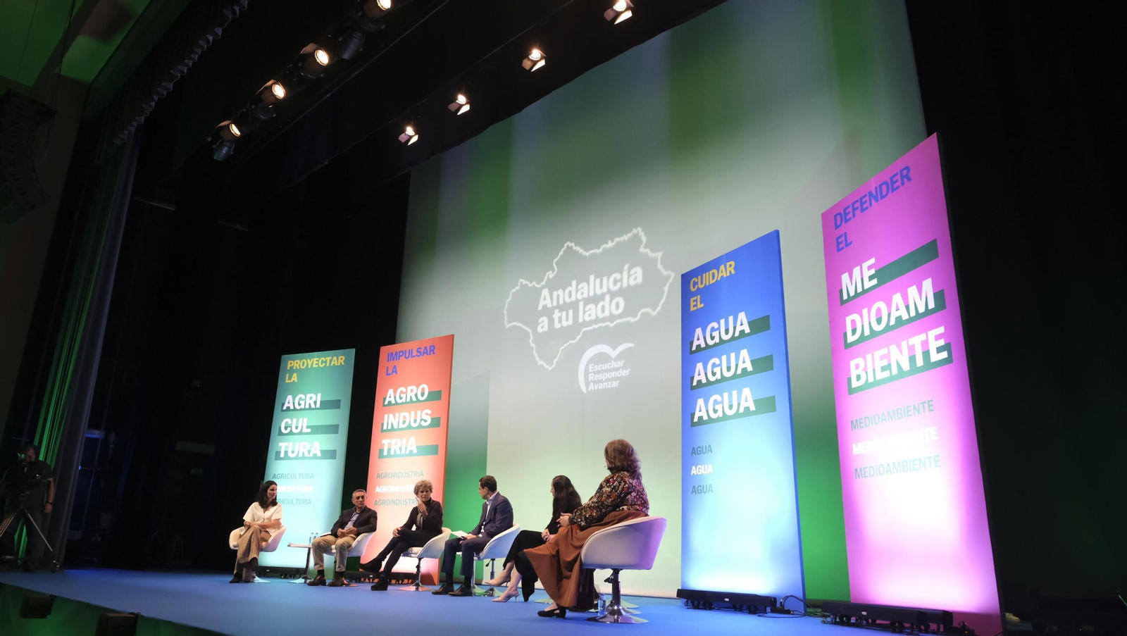 Las imágenes del 'Foro, Agricultura, Agua y Futuro en Andalucía' organizado por el PP