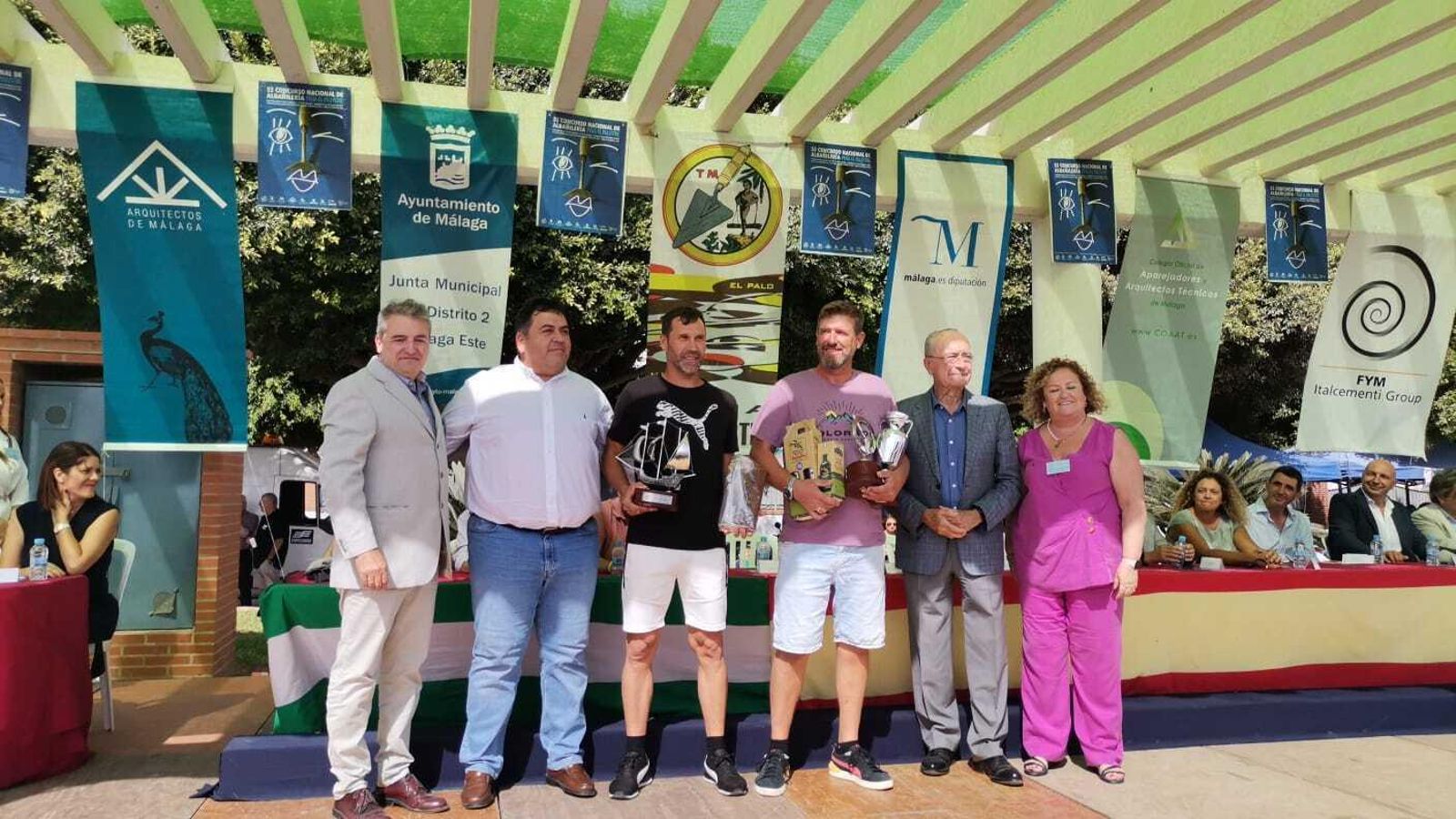 El oficial José Manuel Aliaga y de su ayudante Jose López.