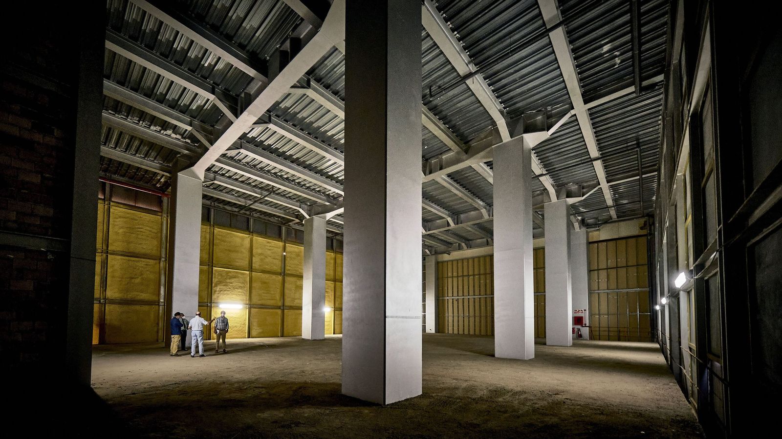 Interior del edificio del vestíbulo donde irá la zona de tiendas del hotel.