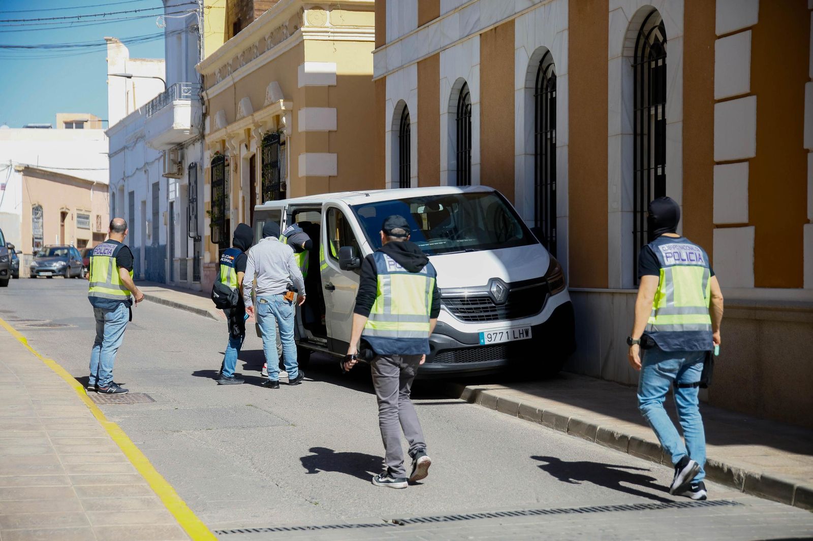 Las imágenes de la macrooperación policial contra el tráfico de drogas en Pechina