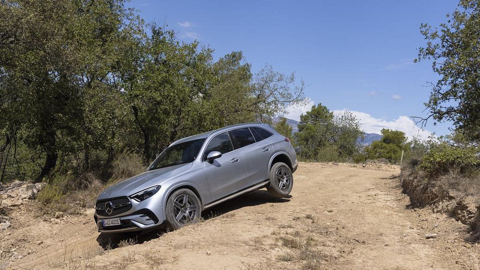 De serie, este SUV tiene el sistema que permite mantener constante la velocidad en los descensos fuera del asfalto.