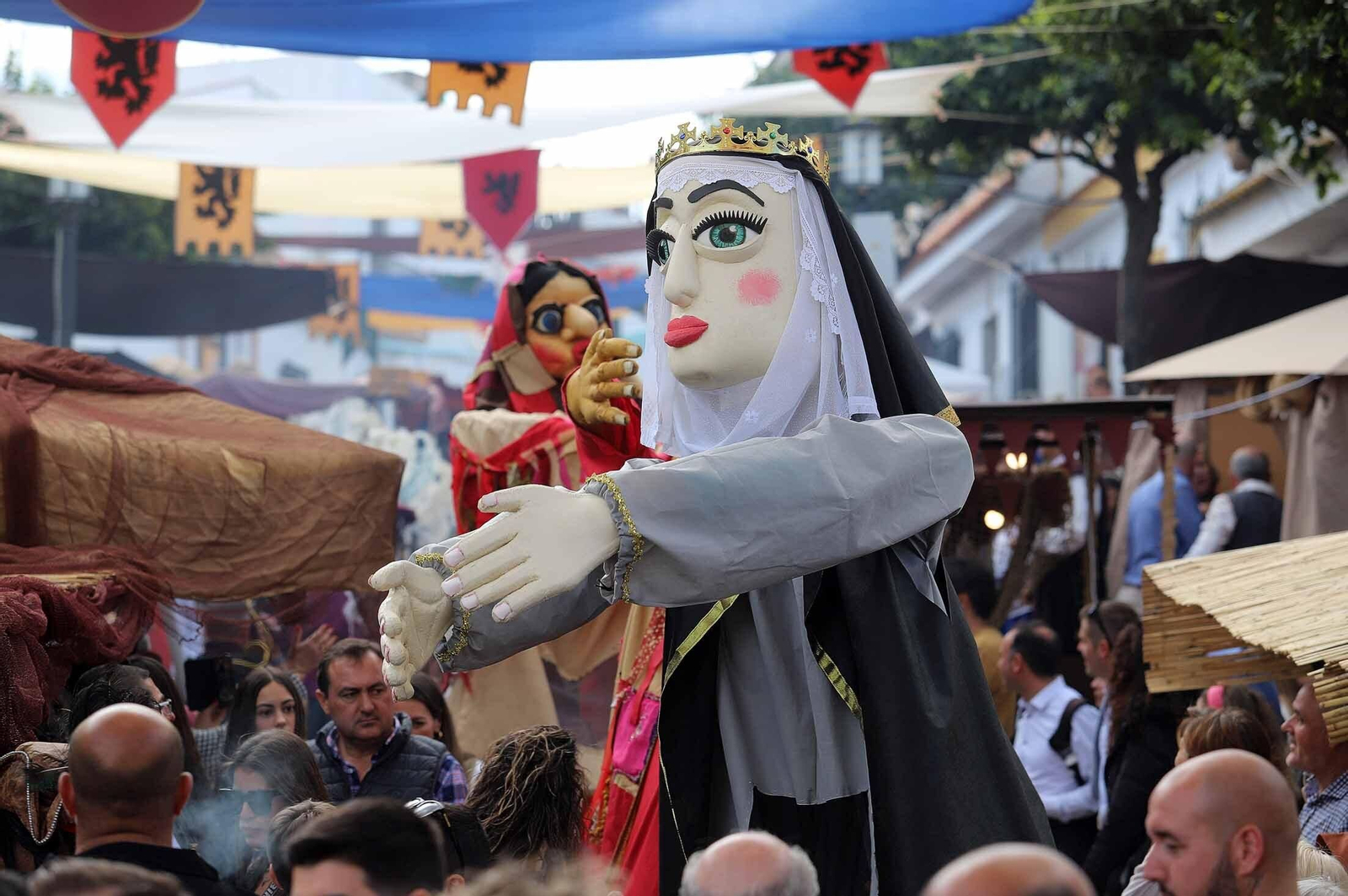 Imágenes del gran ambiente en la Feria Medieval de Palos de la Frontera, Huelva