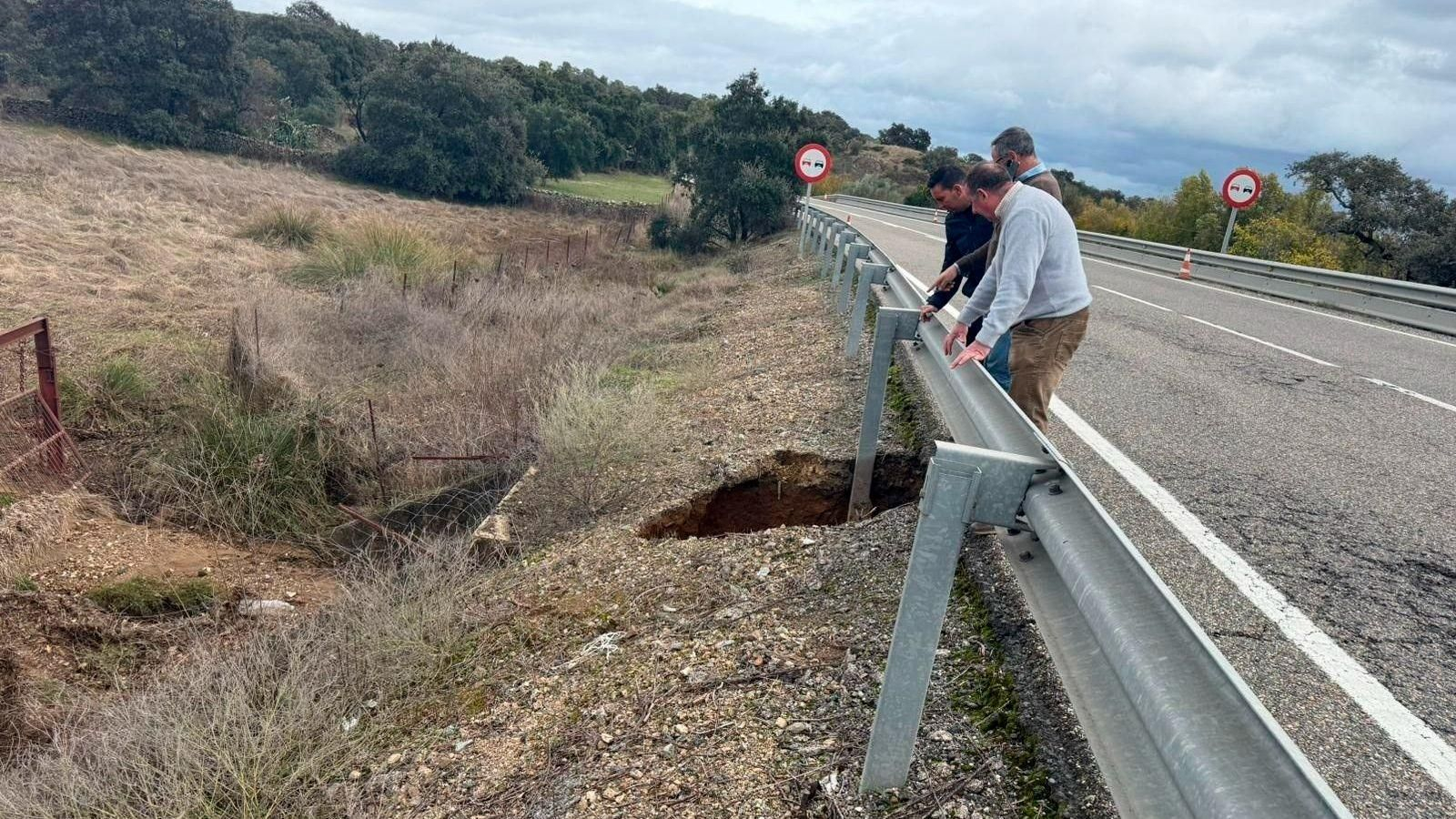 El socavón que ya ha sido arreglado, en el kilómetro 1,2 de la A-476.