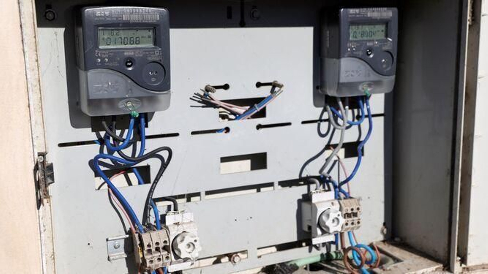 Un detalle de los contadores de la luz