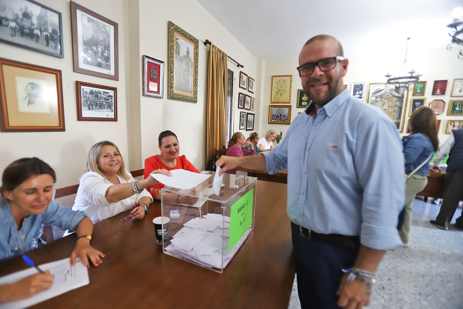 Imágenes del ambiente en las votaciones de la Hermandad del Rocío de Huelva