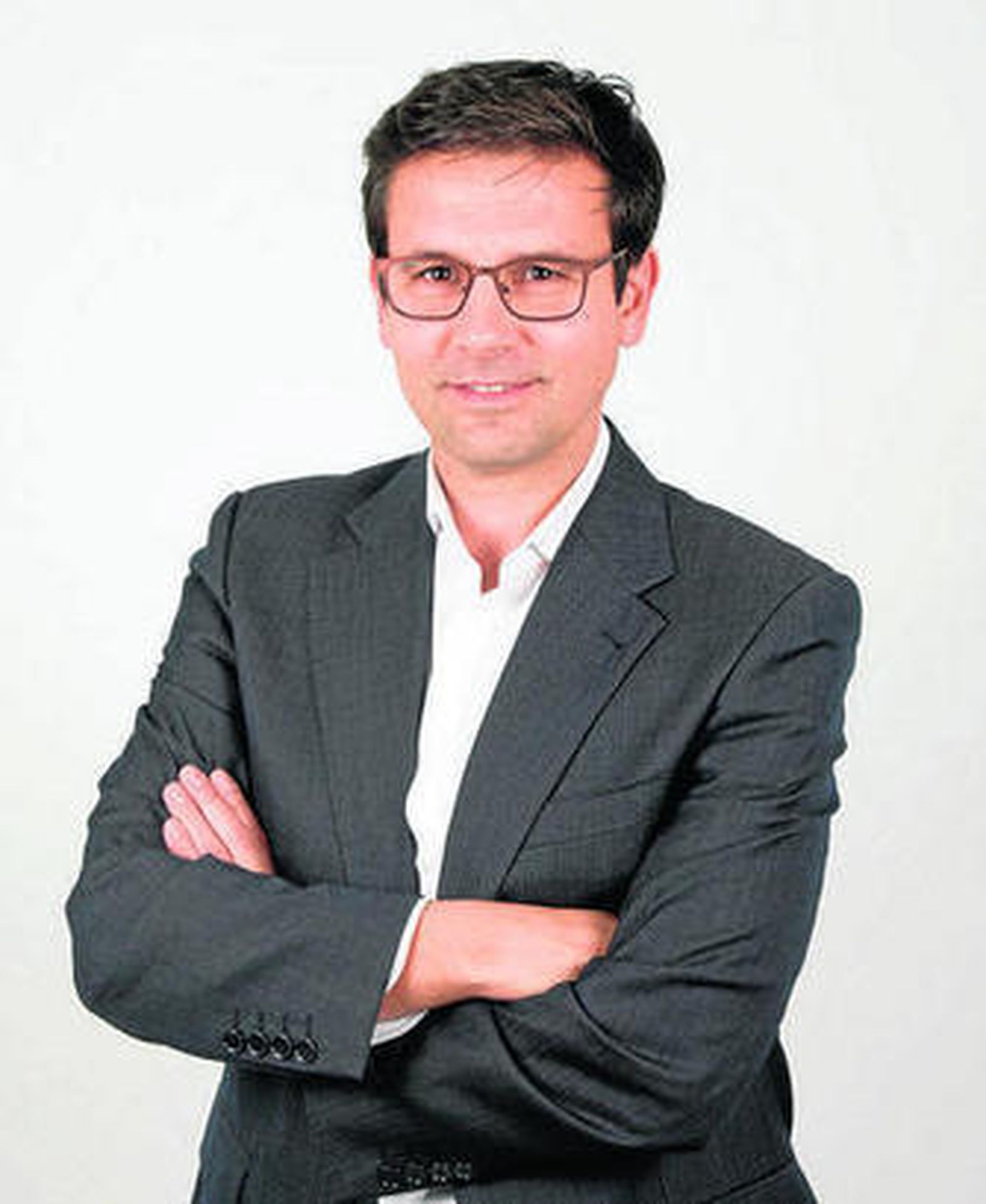 cON OCHO BASTA El PSOE asume el reto de gobernar con un equipo 'solo ante el peligro'