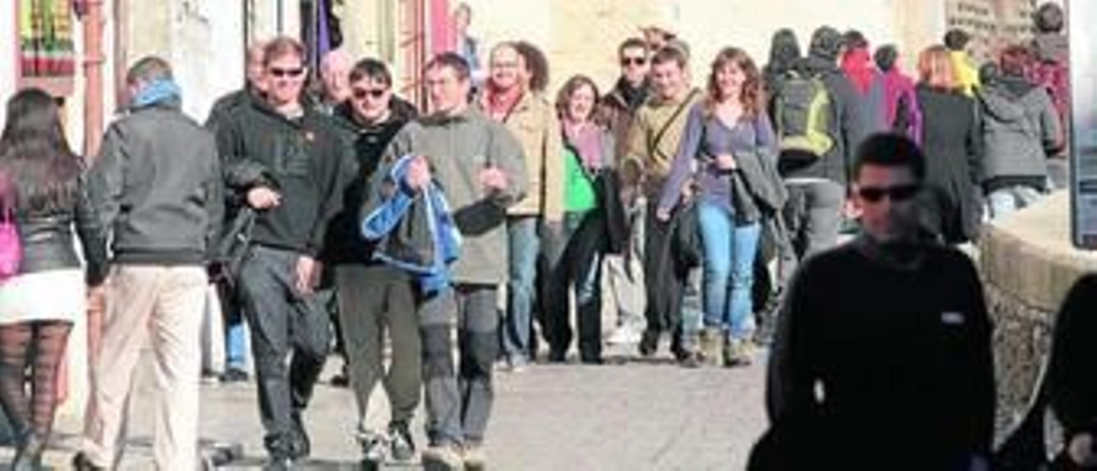 Sierra Nevada y la capital tiran del turismo y 'salvan' un puente atípico