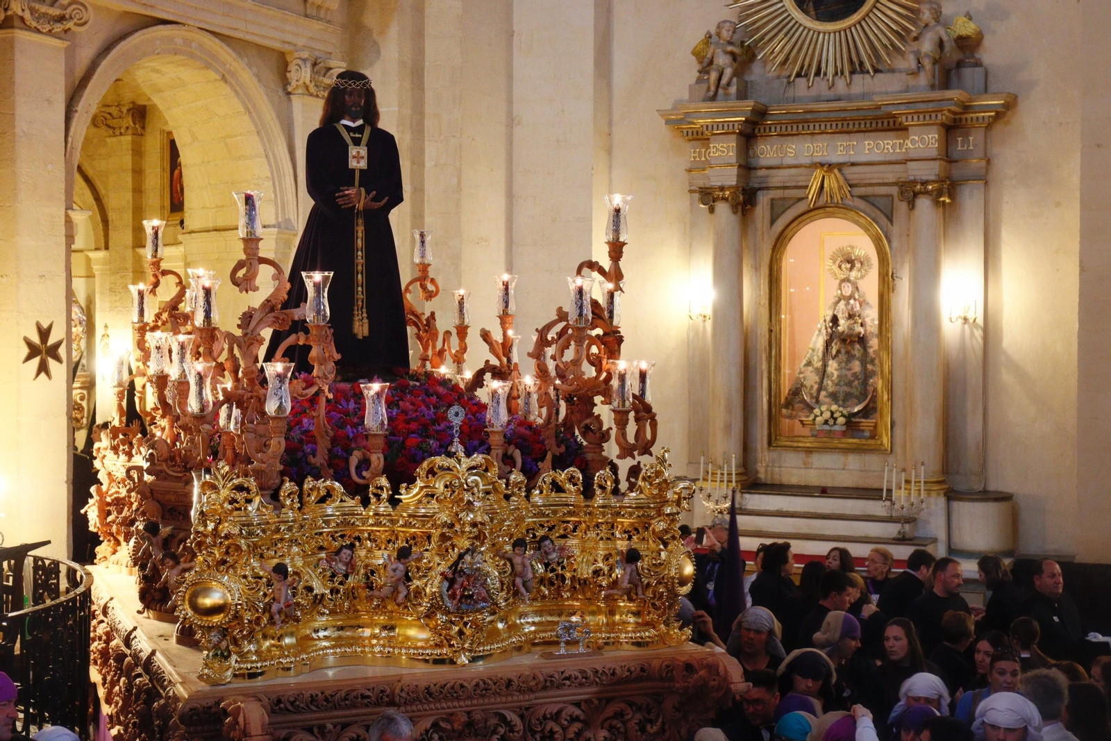 Las imágenes de la salida del Medinaceli en la Semana Santa de Chiclana 2025