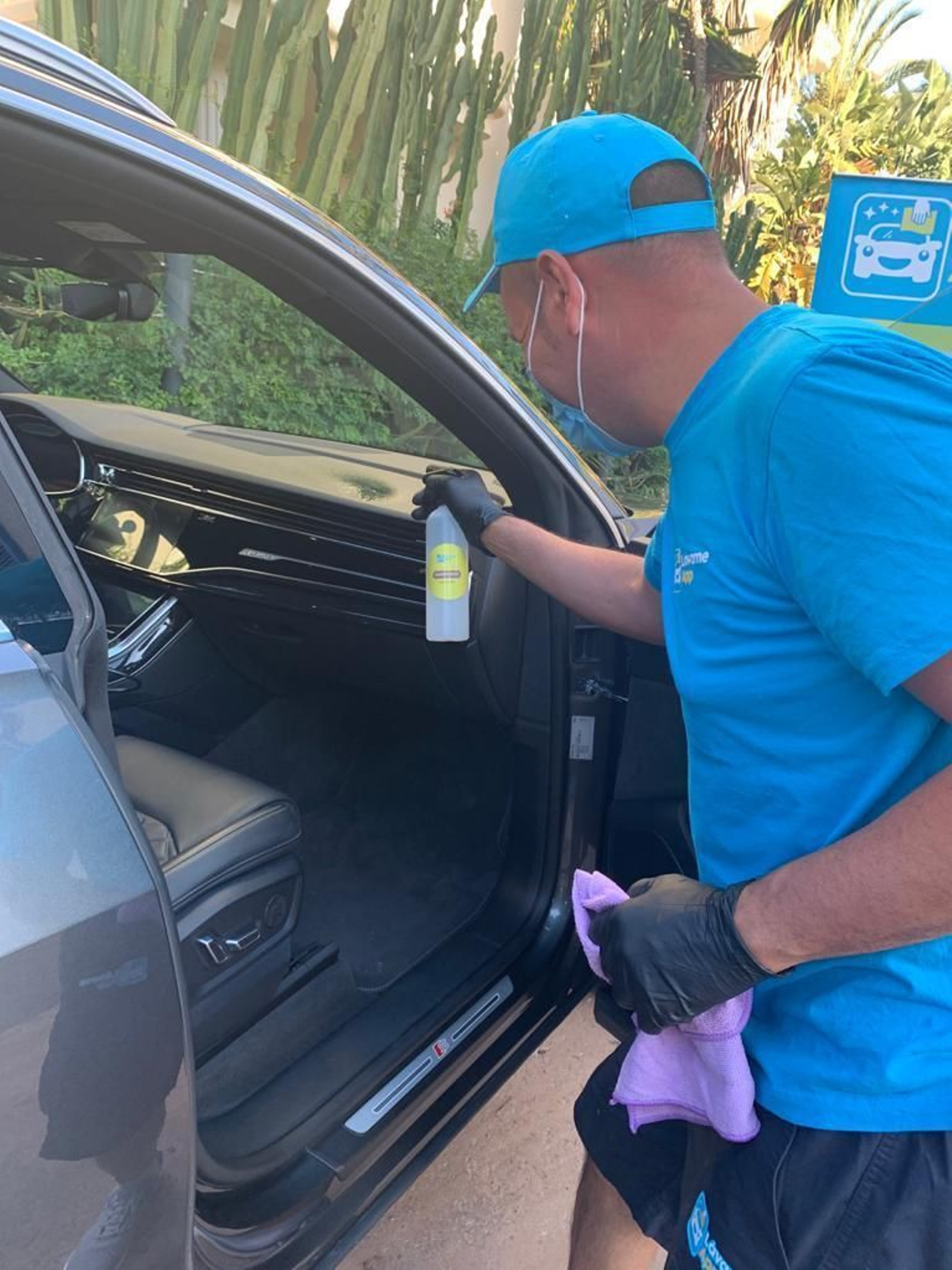 LávameApp ofrece un completo servicio de limpieza y desinfección de interiores.