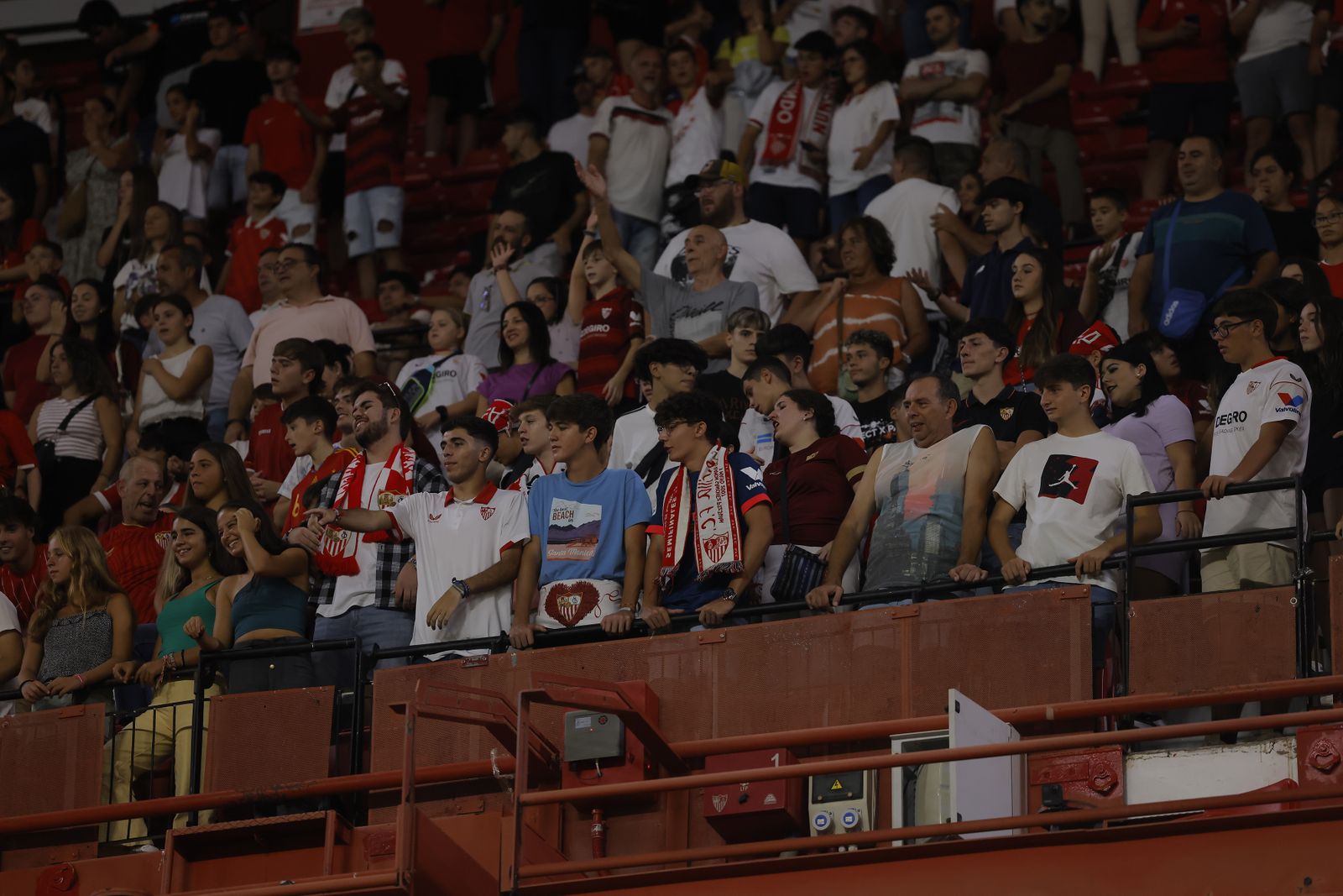 Búscate en la presentación de Sergio Ramos