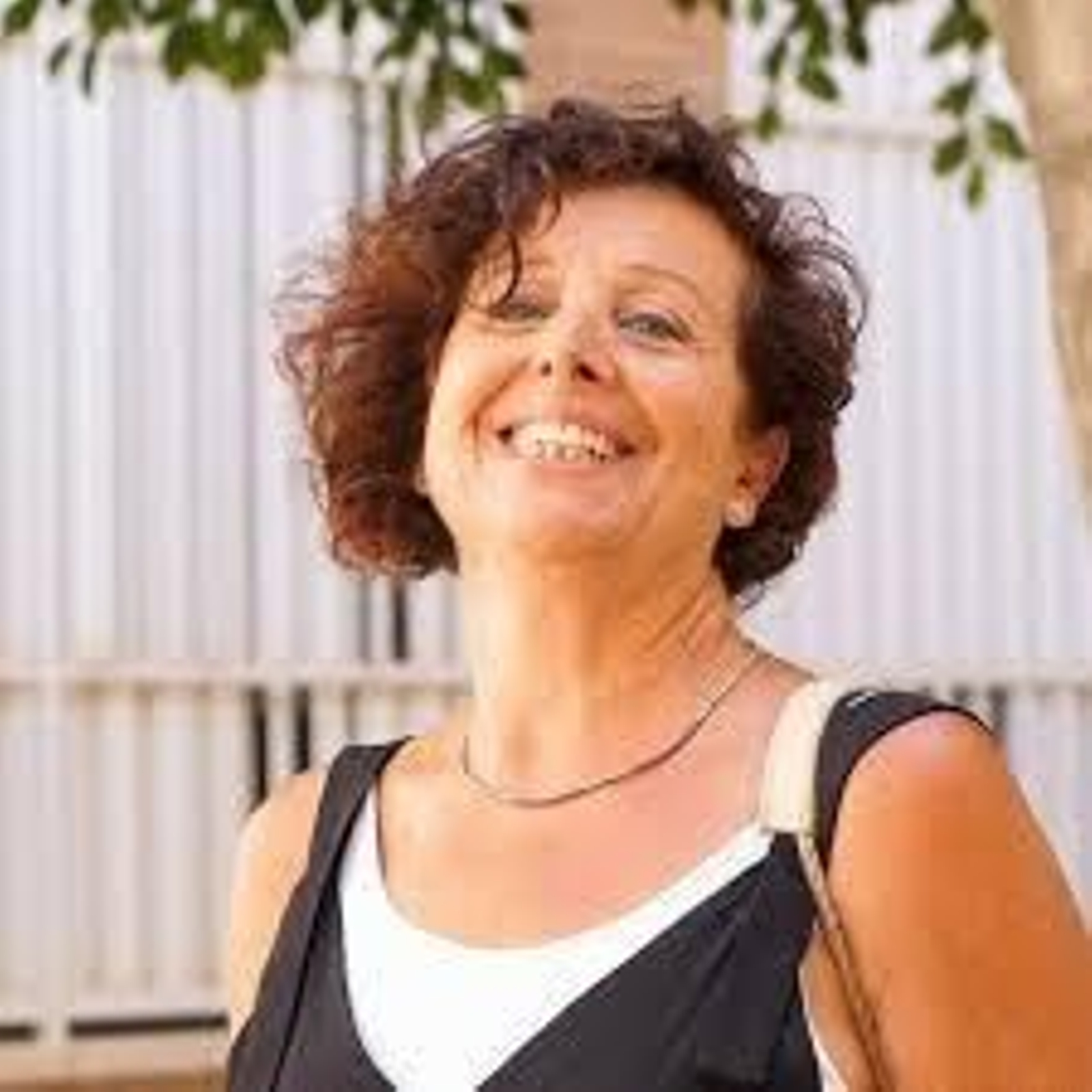 Está dirigido a un público adulto y juvenil