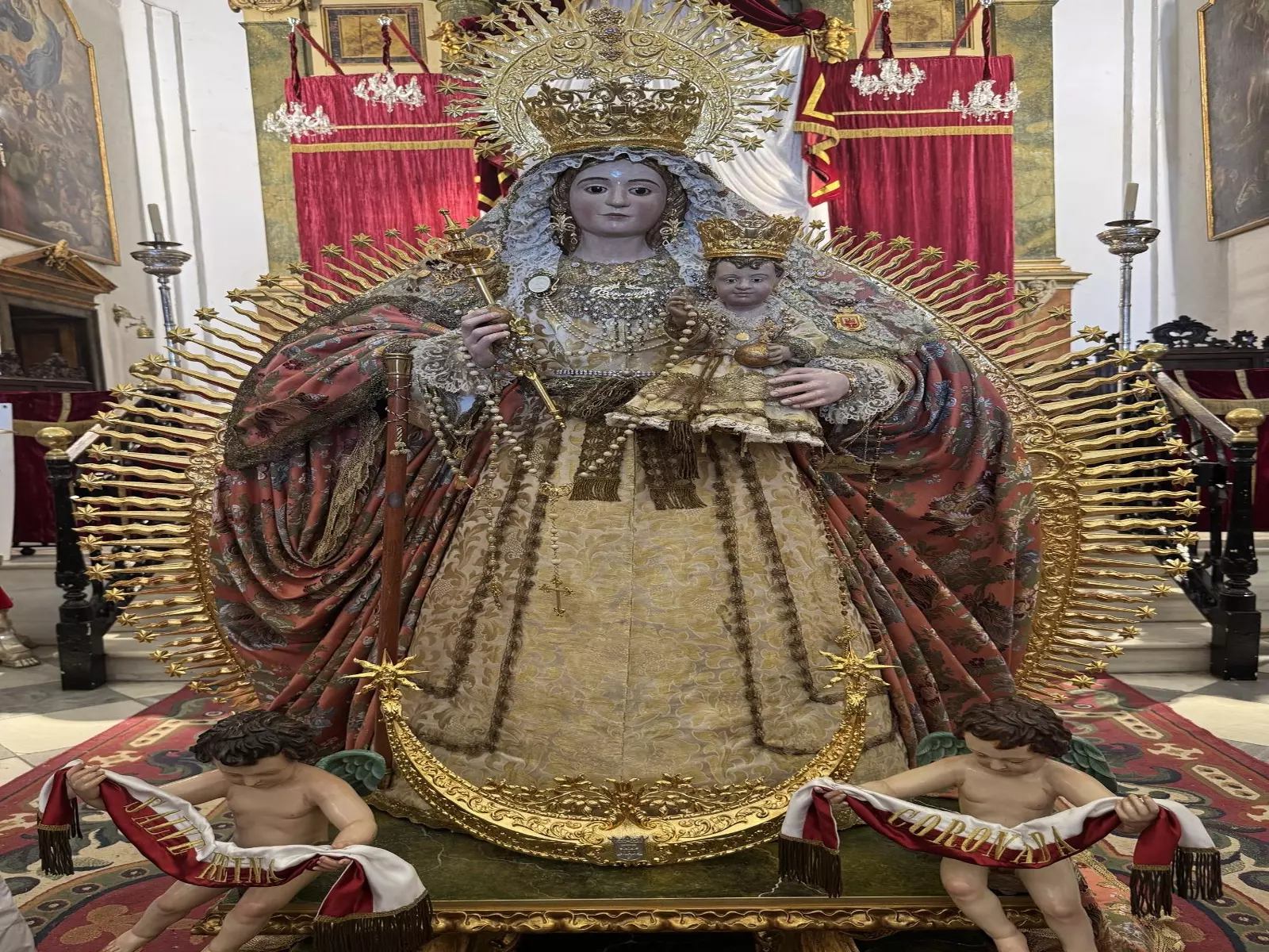Santa María la Coronada regresa a su templo restaurada y da inicio a sus cultos en San Roque