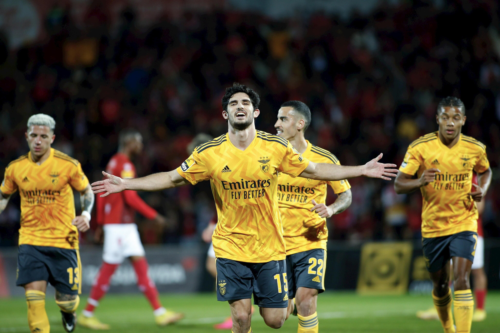 Gonçalo Guedes celebra un gol con el Benfica.