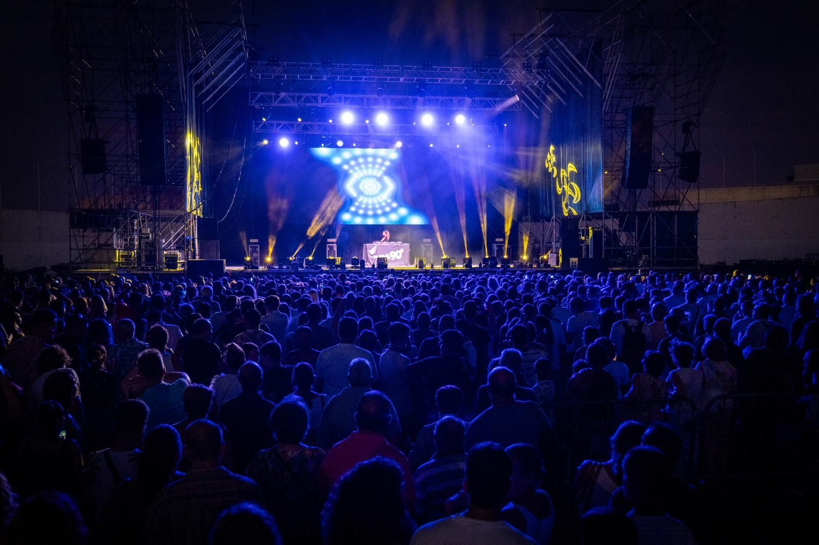 Publico en el espectáculo 'Un viaje a Los 90s'.